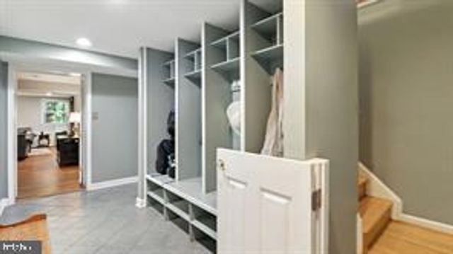 1902 STIRRUP LN, Alexandria, VA 22308