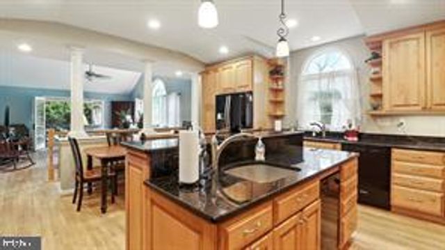 1902 STIRRUP LN, Alexandria, VA 22308