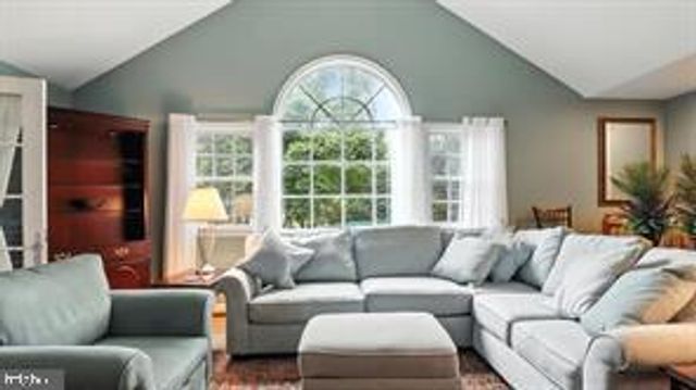 1902 STIRRUP LN, Alexandria, VA 22308