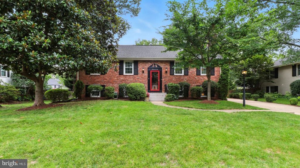 1902 STIRRUP LN, Alexandria, VA 22308