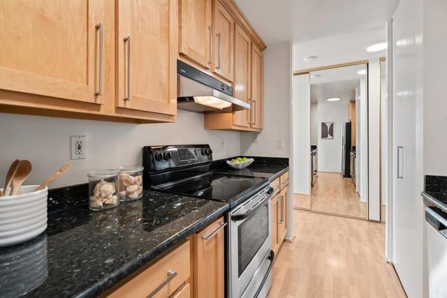 320 Vallejo Drive 40, Millbrae, CA 94030