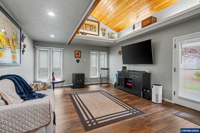 6483 Doral Dr SE, Salem, OR 97306