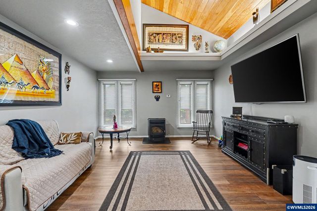 6483 Doral Dr SE, Salem, OR 97306