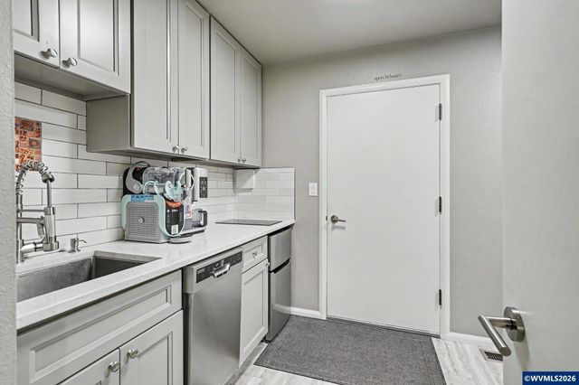 6483 Doral Dr SE, Salem, OR 97306