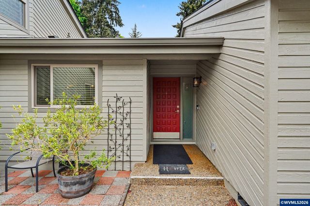 6483 Doral Dr SE, Salem, OR 97306
