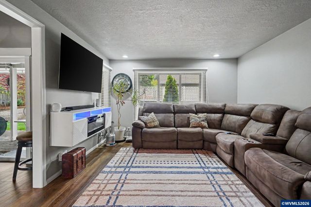 6483 Doral Dr SE, Salem, OR 97306