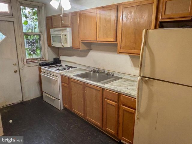 6052 N 21ST ST, Philadelphia, PA 19138