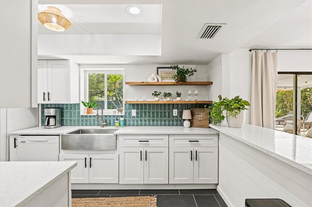 2650 DAVIS BOULEVARD, Sarasota, FL 34237