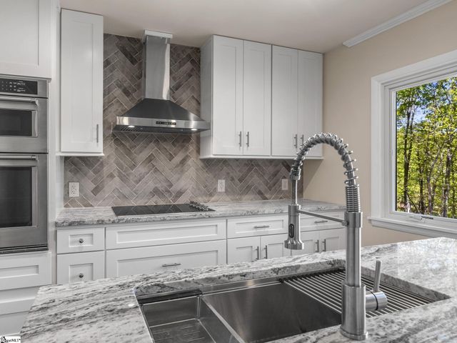 110 Persimmon Hill Court, Columbus, NC 28722