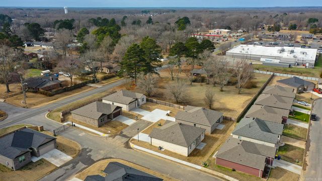 912 W Dell Vista Cove, Cabot, AR 72023