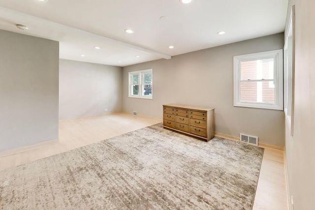 221 S Elmhurst Avenue, Mount Prospect, IL 60056