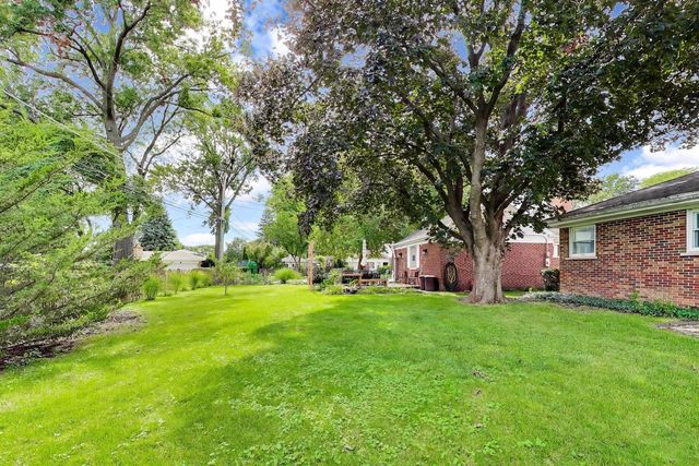 221 S Elmhurst Avenue, Mount Prospect, IL 60056
