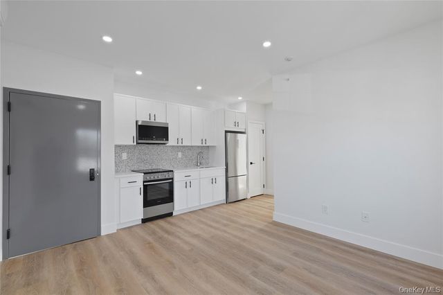 9 Lagrange Avenue APT 4, Poughkeepsie, NY 12603