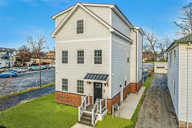 9 Lagrange Avenue APT 4, Poughkeepsie, NY 12603