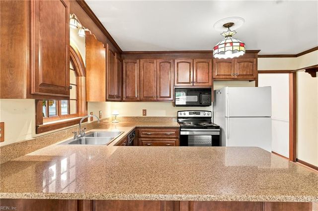 3 Wendell CIR, Poquoson, VA 23662