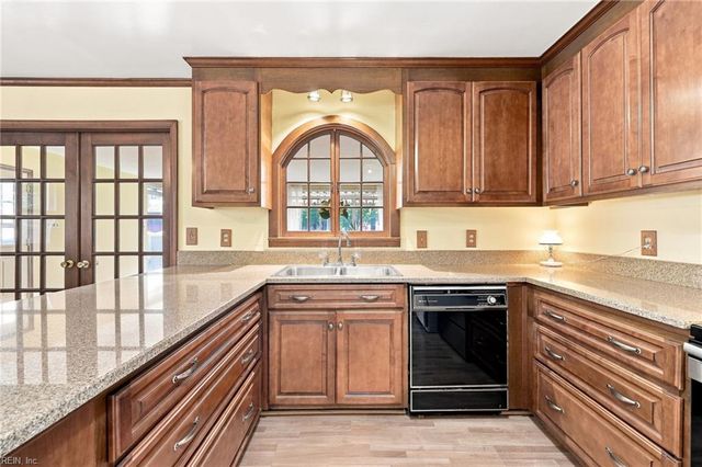 3 Wendell CIR, Poquoson, VA 23662