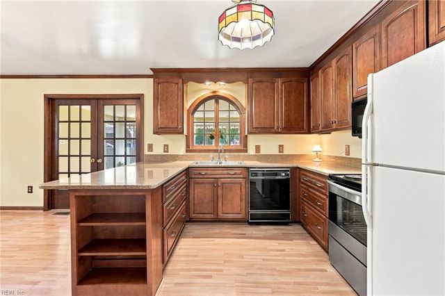 3 Wendell CIR, Poquoson, VA 23662