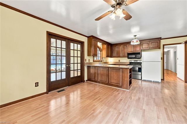 3 Wendell CIR, Poquoson, VA 23662
