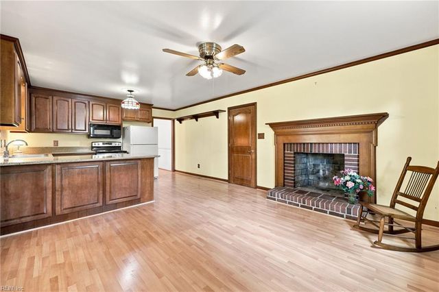 3 Wendell CIR, Poquoson, VA 23662