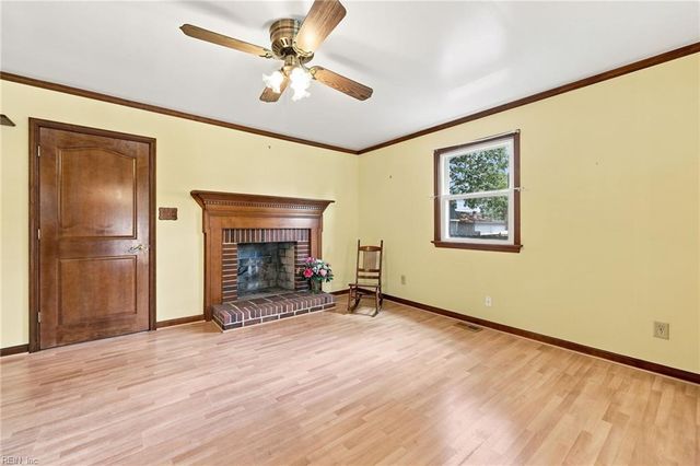 3 Wendell CIR, Poquoson, VA 23662