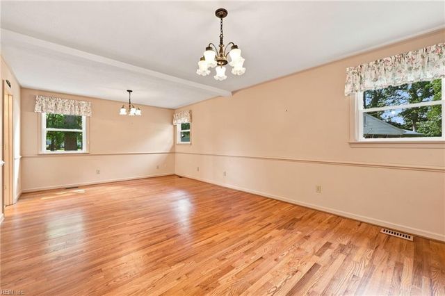 3 Wendell CIR, Poquoson, VA 23662