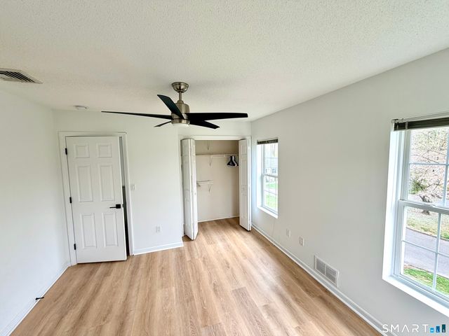 19 Lakeview Drive 19, Branford, CT 06405