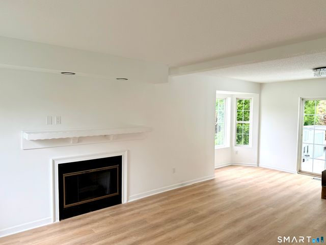 19 Lakeview Drive 19, Branford, CT 06405