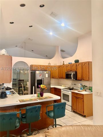 110 Hemingway Ct, Royal Palm Beach, FL 33411