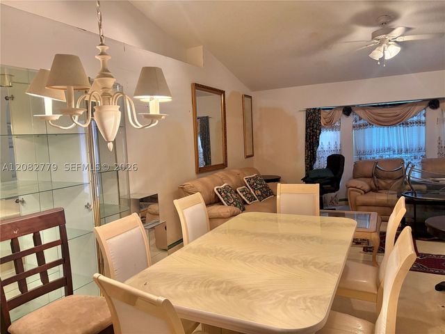 110 Hemingway Ct, Royal Palm Beach, FL 33411