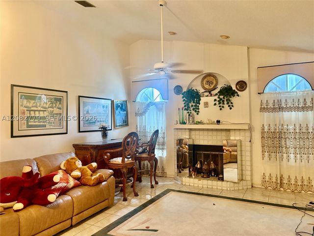 110 Hemingway Ct, Royal Palm Beach, FL 33411