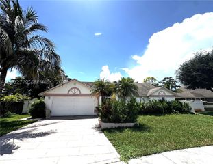 110 Hemingway Ct, Royal Palm Beach, FL 33411