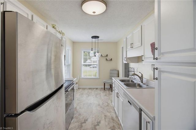 505 Carrington Lane, Thomasville, NC 27360