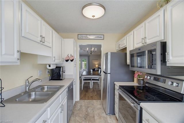 505 Carrington Lane, Thomasville, NC 27360