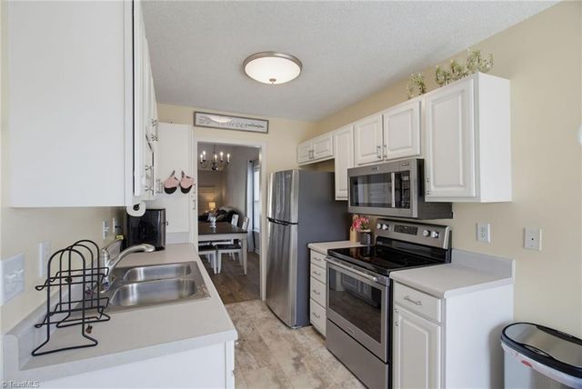 505 Carrington Lane, Thomasville, NC 27360