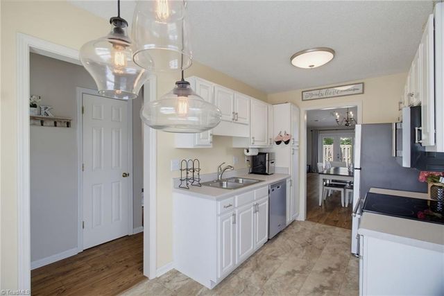 505 Carrington Lane, Thomasville, NC 27360