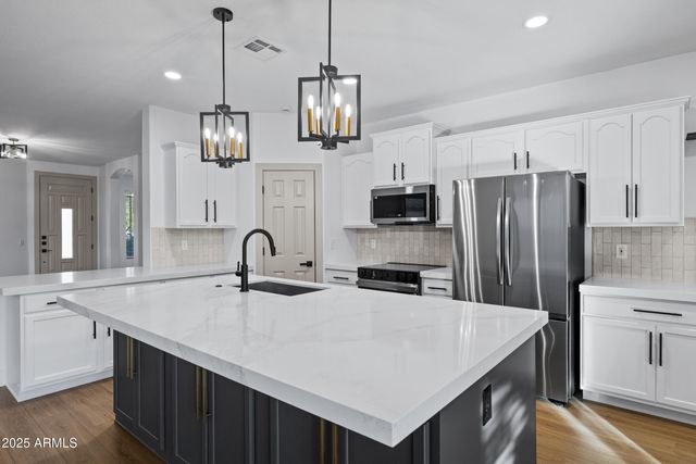 1073 E ESTATE Road, San Tan Valley, AZ 85140