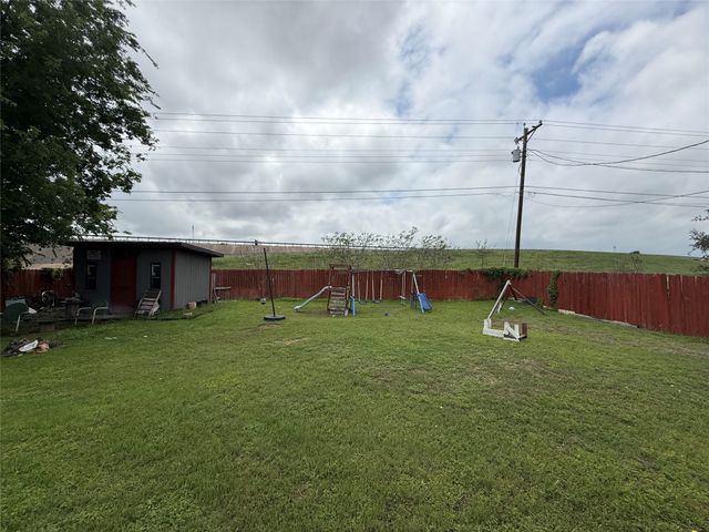 1004 Clover Street, Bellmead, TX 76705