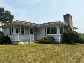 404 Jackson Avenue NE, Brewster, OH 44613