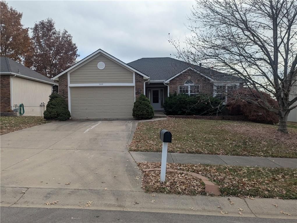 1105 NW SAWGRASS Drive, Grain Valley, MO 64029