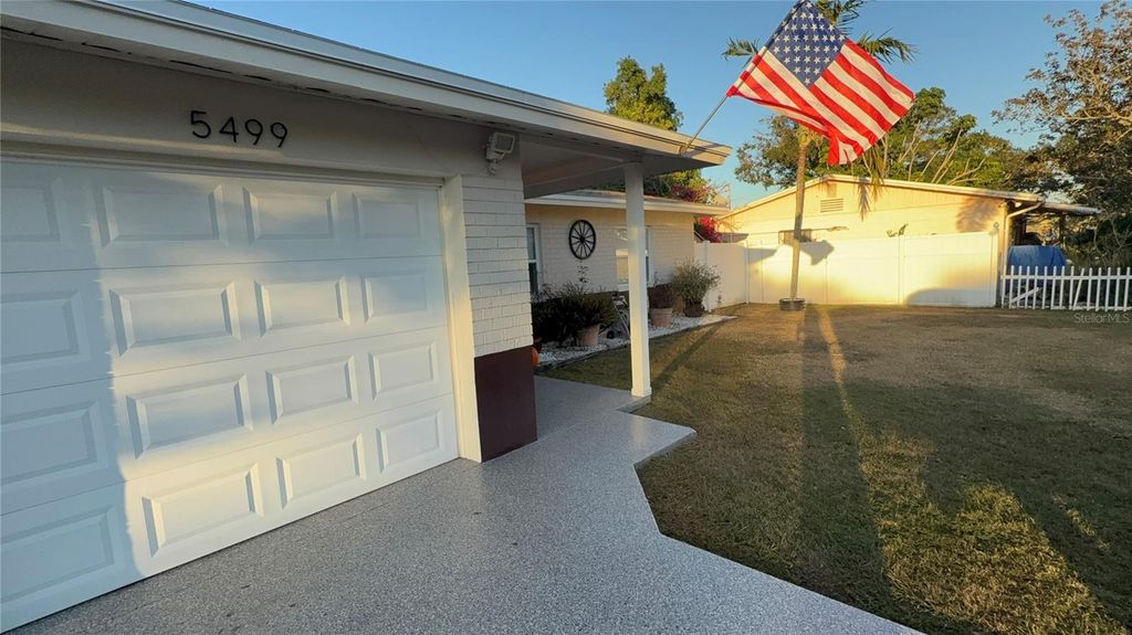 5499 12TH AVENUE N, St Petersburg, FL 33710