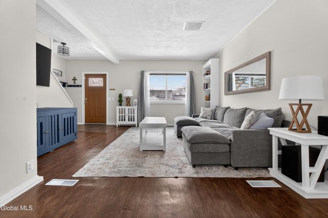 25 Pearl Street, Victory, NY 12871