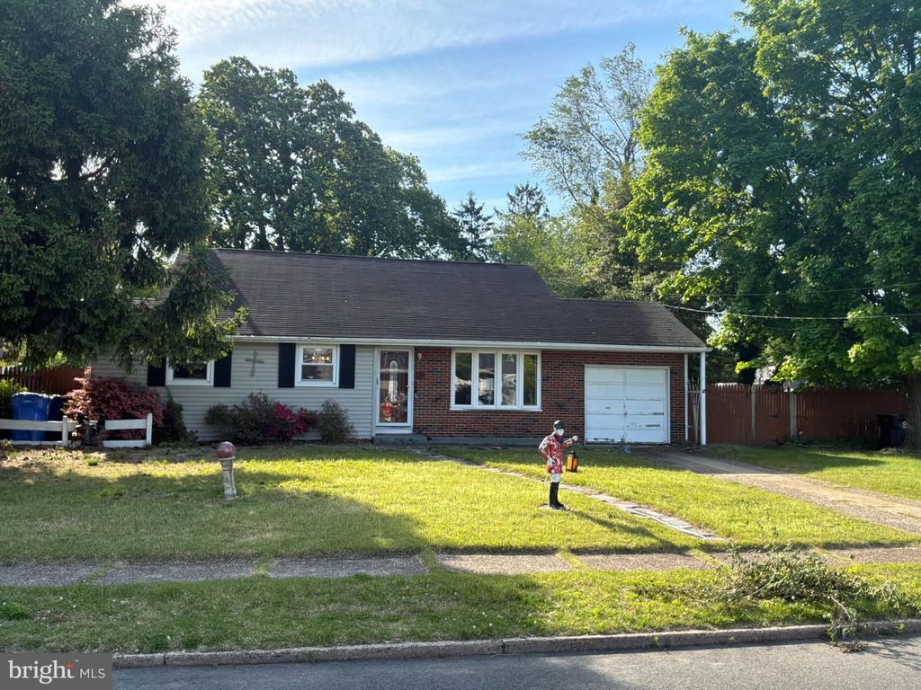812 COLBY AVE, Delran, NJ 08075