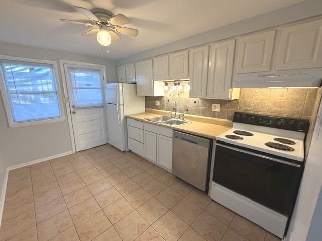 1030 W 18th Street GN, Broadview, IL 60155