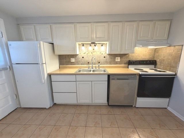 1030 W 18th Street GN, Broadview, IL 60155