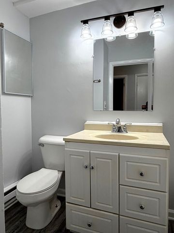1030 W 18th Street GN, Broadview, IL 60155