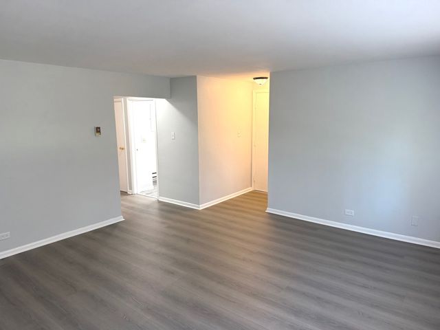 1030 W 18th Street GN, Broadview, IL 60155