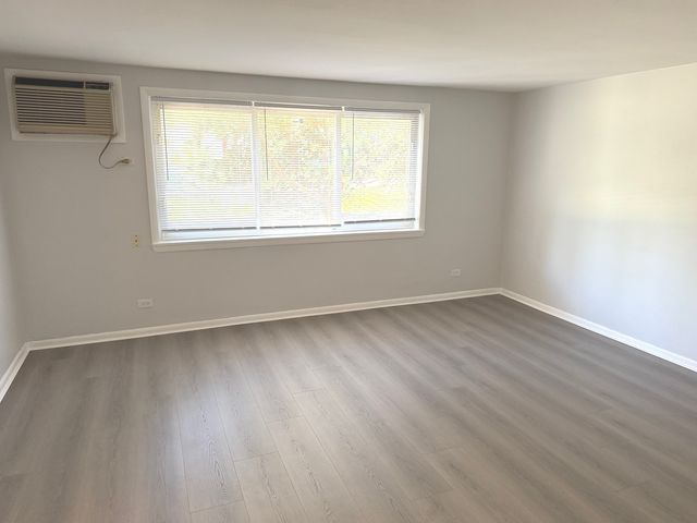 1030 W 18th Street GN, Broadview, IL 60155