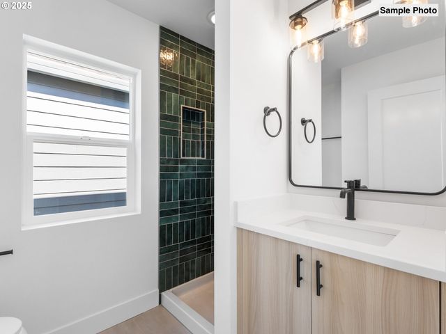 4362 Ne Going St, Portland, OR 97218