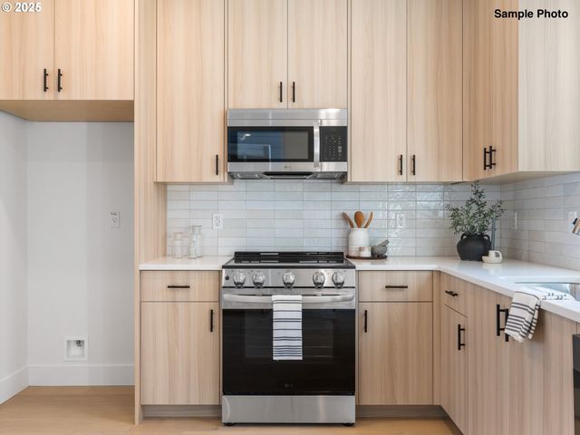 4362 Ne Going St, Portland, OR 97218