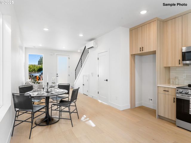 4362 Ne Going St, Portland, OR 97218